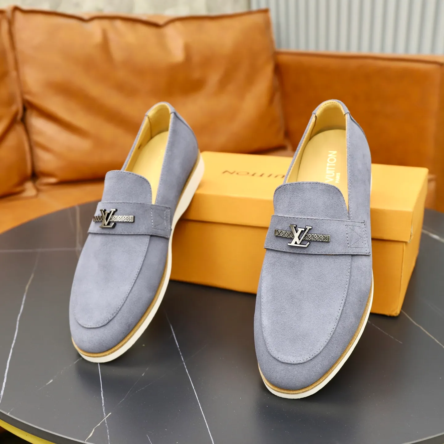 Ex-factory price: 442💰🙅‍♂️🙅‍♂️🙅‍♂️ Brand: LV Louis Vuitton Standard code: 38-44 (45 customized) Grade: Same as the official website Material: Original cow suede material stitching Comfortable and breathable cowhide lining Lightweight wear-resistant foam outsole Style category: Men's fashionable casual shoes Running sports shoes Distinguished luxury brand elements Top luxury color: actual picture color
